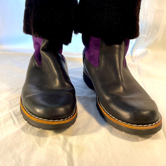 Roots black and purple leather rollover boots with cosy Sherpa lining. - Picture 4 of 6